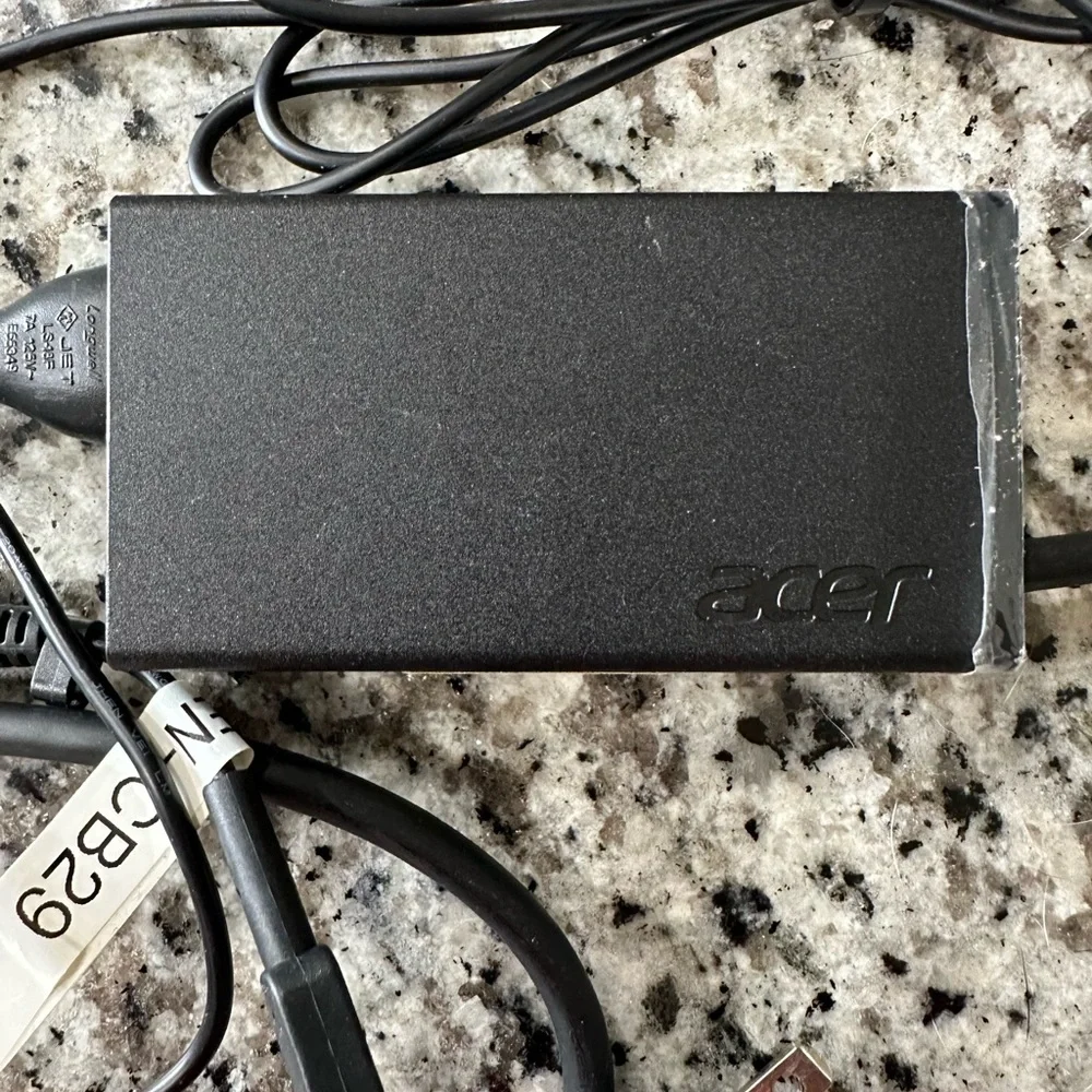 (1) ACER A11-065N1A 19V 3.42A 65W Genuine Original AC Power Adapter Charger